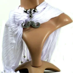 Echarpe Blanche Avec Bijou Moustache En Strass -Truc Chic Soldes Magasin echarpe blanche avec bijou moustache en strass 2