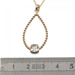 Pendentif Plaqué Or Avec Pierre - Carla Nogueres -Truc Chic Soldes Magasin pendentif plaque or avec pierre carla nogueres 3